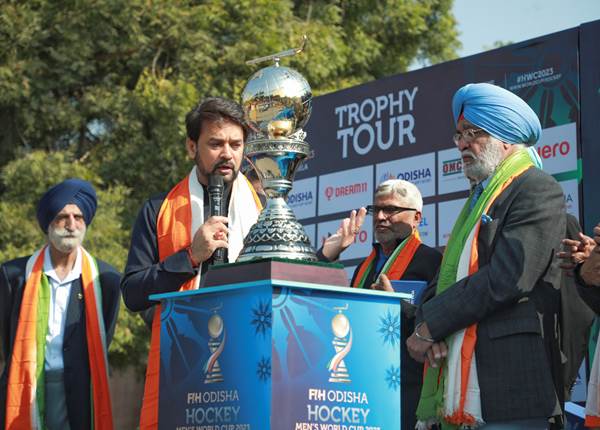 विश्व कप ट्रॉफी को विभिन्न शहरों में ले जाने से हॉकी पुरुष विश्व कप 2023 भुवनेश्वर-राउरकेला को बढ़ावा देने में मदद मिलेगी- अनुराग ठाकुर