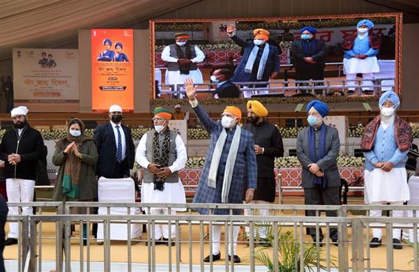 वीर बाल दिवस हमें देश के सम्मान की रक्षा के लिए दस सिख गुरुओं के अपार योगदान और सिख परंपरा के बलिदान की याद दिलाएगा: प्रधानमंत्री