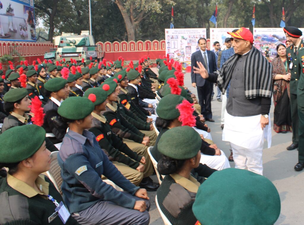 चरित्र निर्माण भी ज्ञान अर्जित करने और धन कमाने जितना ही महत्वपूर्ण: राजनाथ सिंह