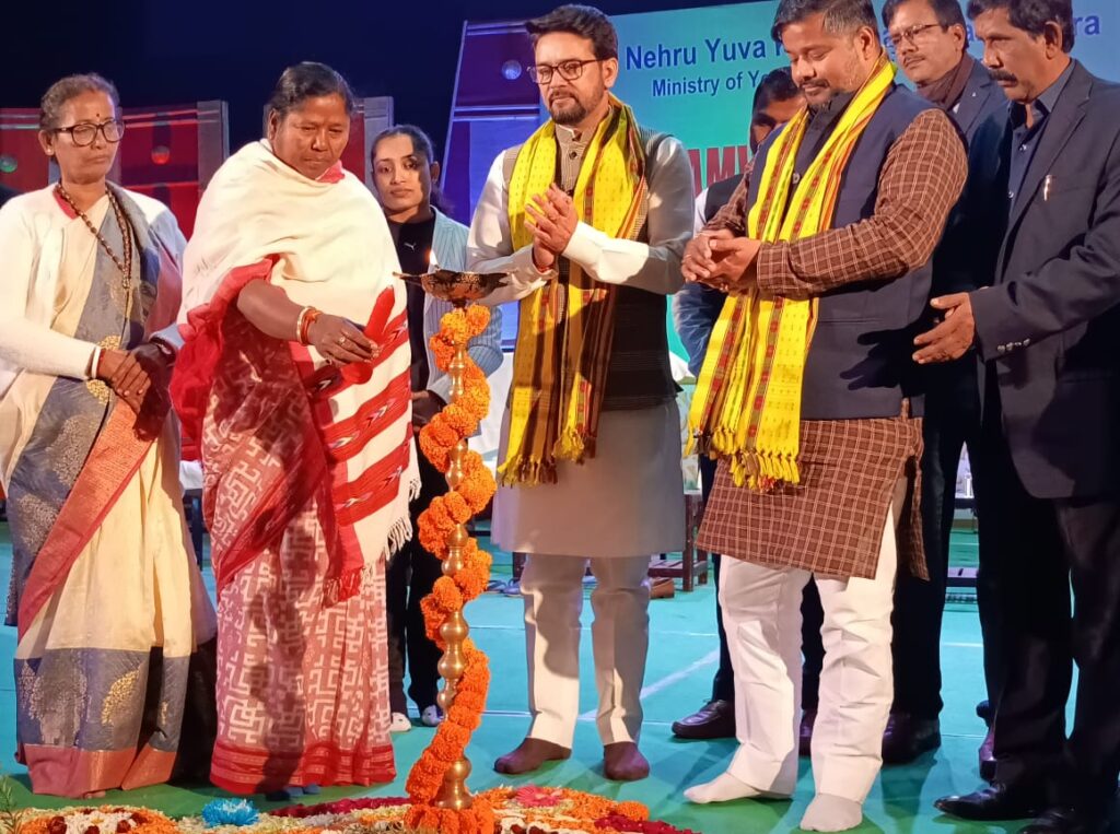 हमेशा याद रखें, ‘बैलट इज़ मोर इम्पोर्टेन्ट दैन बुलेट’: अनुराग ठाकुर