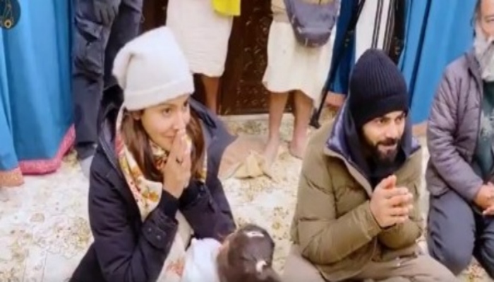 विराट कोहली ने वृंदावन आश्रम में फैंस को वीडियो बनाने के लिए रोका….बोले- भाई आश्रम है ये