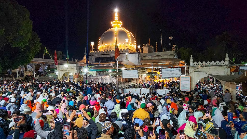 अजमेर शरीफ दरगाह पर विवादित नारेबाजी के बाद हुई मारपीट