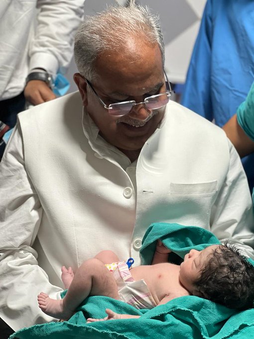 सीएम भूपेश बघेल बने दादा, ट्वीटर पर लोगों को दी जानकारी, बहू ख्याति ने बेटे को दिया जन्म