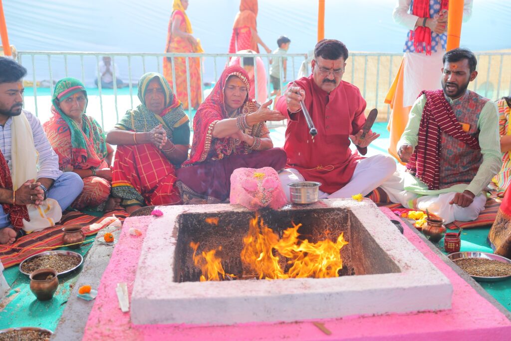 विश्व शांति यज्ञ: बीते हुए साल को कला गुरुकुल ने कुछ इस तरह से दी विदाई