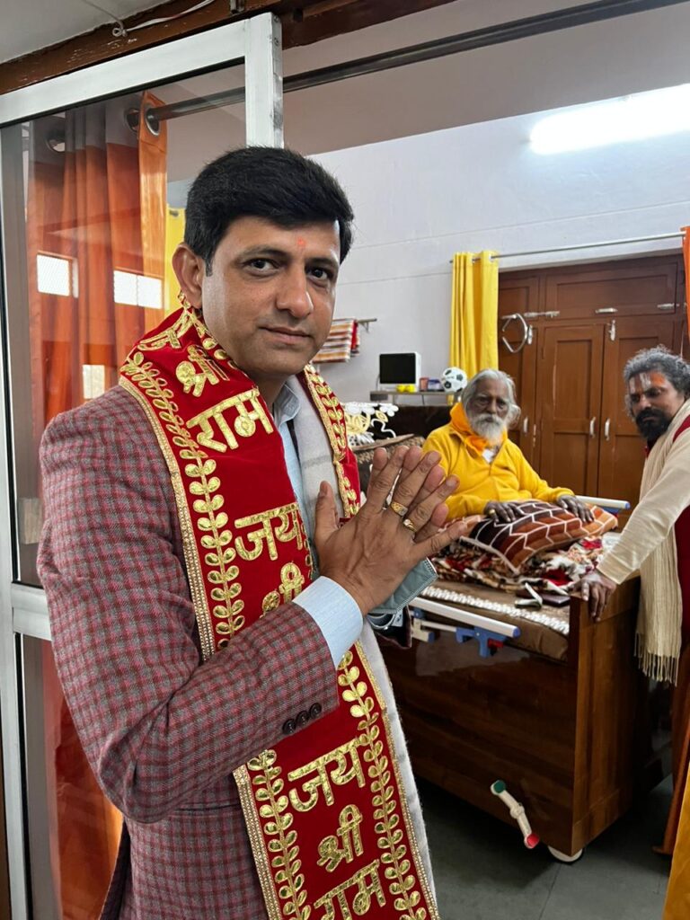 इंदौर महापौर पुष्यमित्र भार्गव पंहुचे अयोध्या, सीएम योगी से की मुलाकात