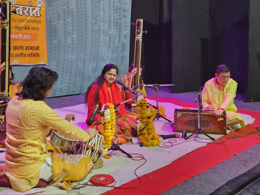 राग देश बसंत में डॉ. पूर्वी निमगांवकर का सुमधुर गायन