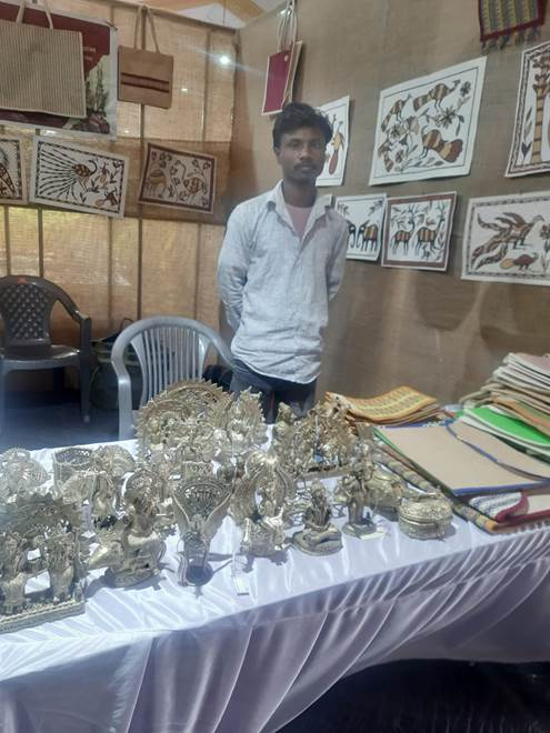 डॉ. करणीसिंह स्टेडियम में चल रहे 14वें राष्ट्रीय संस्कृति महोत्सव में दिखेगी,आदिवासी संस्कृति को साकार करती कला