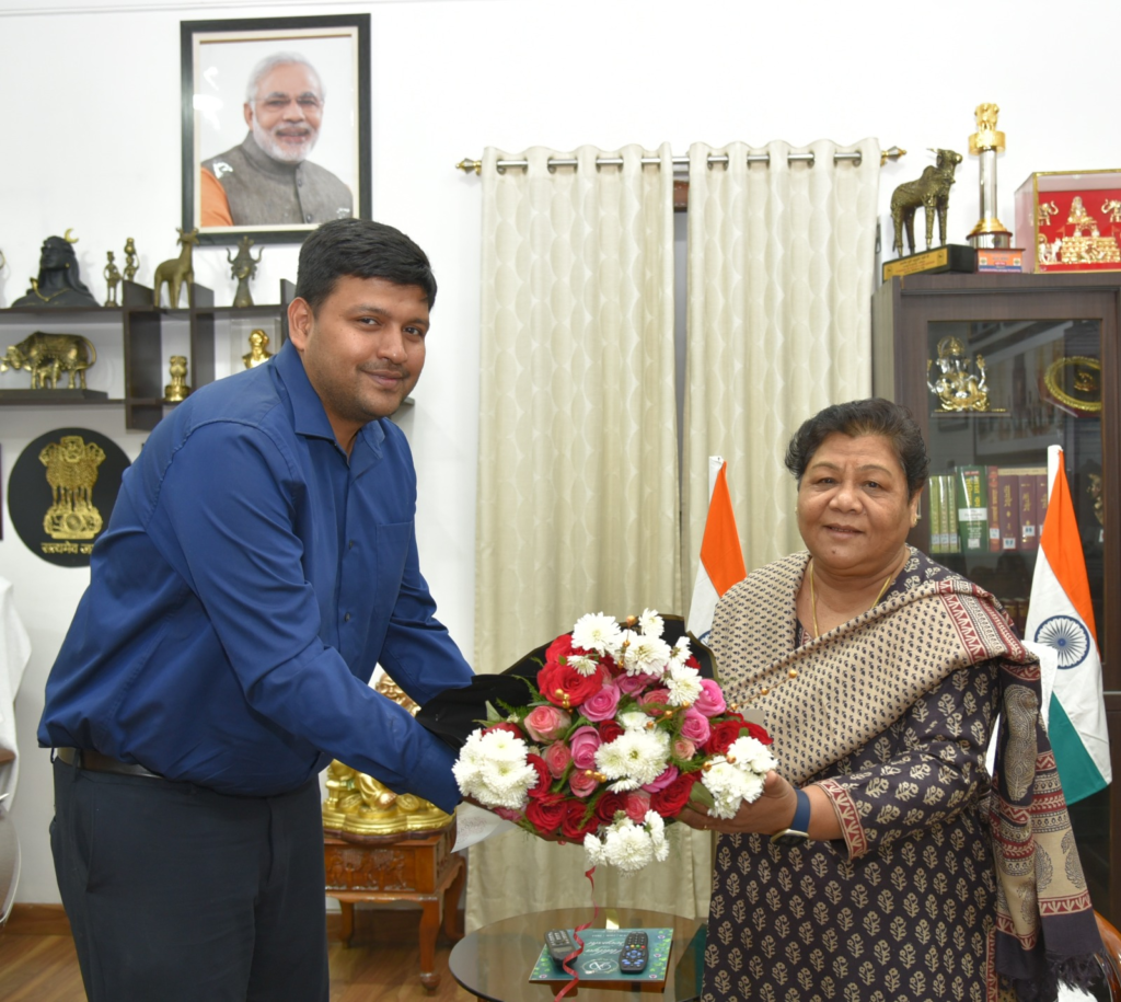 राज्यपाल सुश्री उइके से गरियाबंद कलेक्टर श्री प्रभात मलिक ने की भेंट, प्रसिद्ध राजिम माघी-पुन्नी मेले में शामिल होने का दिया आमंत्रण