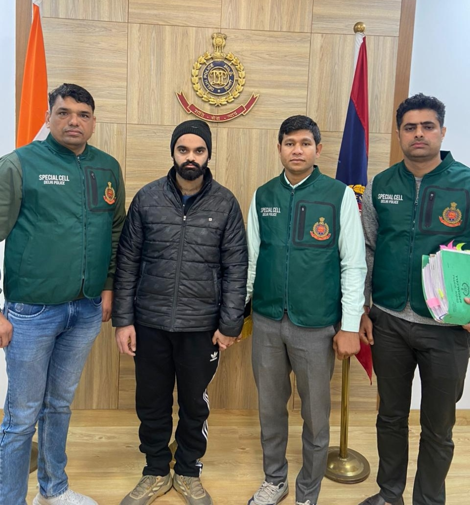 बहुरुपिया उप-राष्ट्रपति गिरफ्तार, पेट्रोल पंप के लिए नौकरशाहों को संदेश : दिल्ली पुलिस