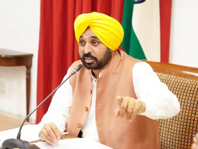 पंजाब के मुख्यमंत्री भगवंत मान ने अमृतपाल पर हमला बोला,कहा श्री गुरु ग्रंथ साहिब को ढाल बनाकर थाने ले जाने वाले पंजाब के वारिस नहीं हो सकते