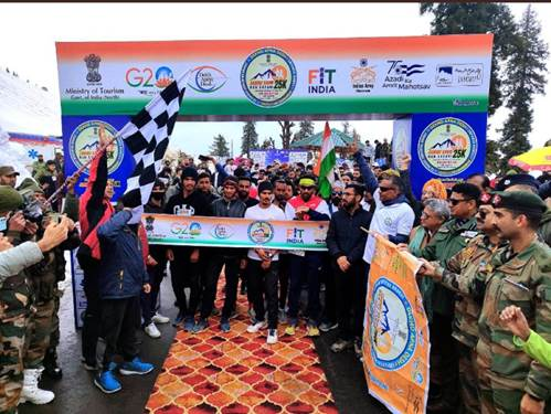 एक अनोखी पहल के तहत पर्यटन मंत्रालय द्वारा 26 फरवरी, 2023 को भद्रवाह, जम्मू में पहले स्नो-मैराथन का आयोजन