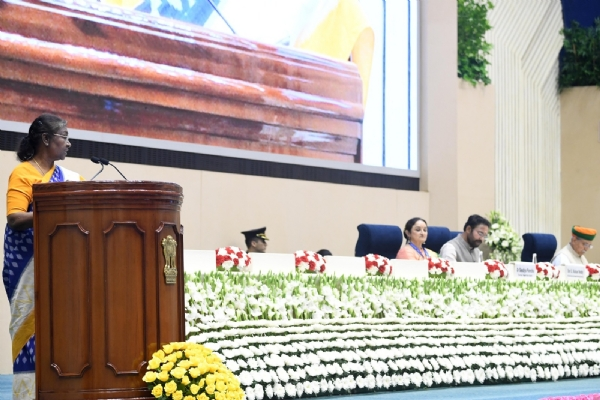 कला, भाषाई विविधता और क्षेत्रीय विशेषताओं को एक सूत्र में बांधती है: राष्ट्रपति मुर्मु