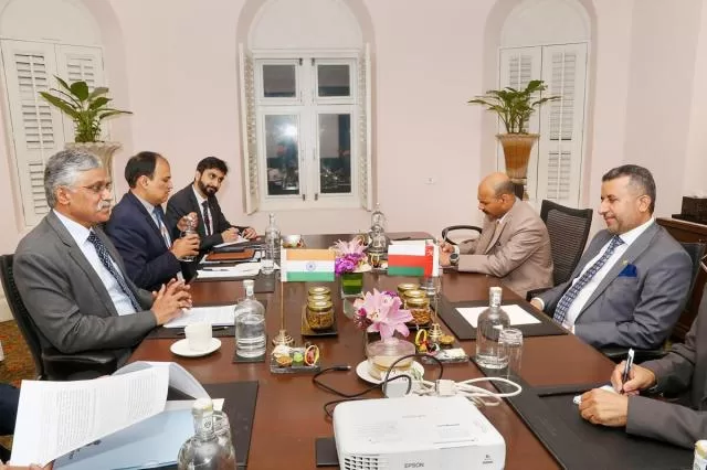 रक्षा सचिव ने एयरो इंडिया 2023 के अवसर पर सऊदी अरब, अमरीका और ओमान के प्रतिनिधिमंडलों से अलग से भेंट की