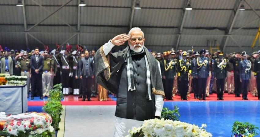 प्रधानमंत्री ने पुलवामा के शहीदों को श्रद्धांजलि अर्पित की
