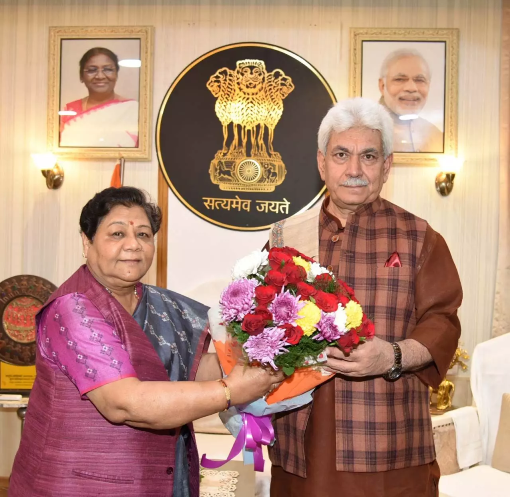 छत्तीसगढ़ अपडेट: राज्यपाल उइके से जम्मू एवं कश्मीर के उप राज्यपाल ने की सौजन्य मुलाकात