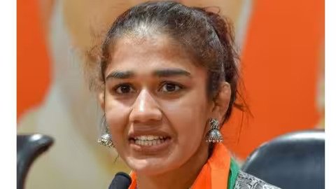 पूर्व पहलवान बबीता फोगाट डब्ल्यूएफआई के खिलाफ आरोपों की जांच के लिए गठित निगरानी समिति पैनल में शामिल