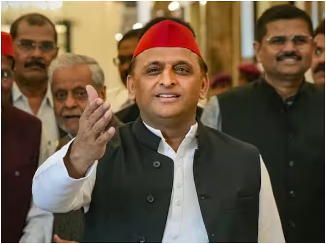 अखिलेश यादव का नाबालिग जबरा फैन, मिलने के लिए 7 बार घर से भाग चुका है