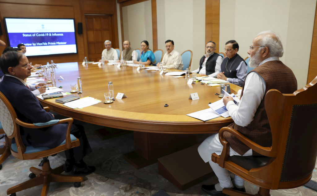 प्रधानमंत्री ने कोविड-19 और इन्फ्लुएंजा को लेकर जनस्वास्थ्य की समस्या से निपटने की व्यवस्था और तैयारियों की समीक्षा के लिए एक उच्चस्तरीय बैठक की अध्यक्षता की