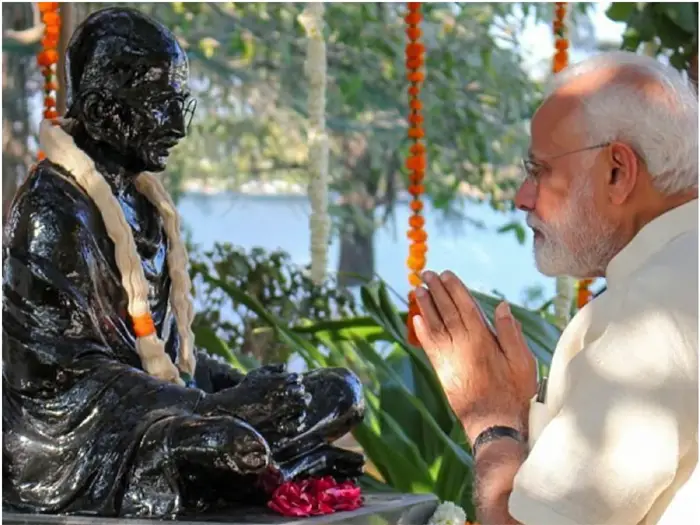 प्रधानमंत्री ने बापू और दांडी मार्च में भाग लेने वाले सभी लोगों को श्रद्धांजलि अर्पित की
