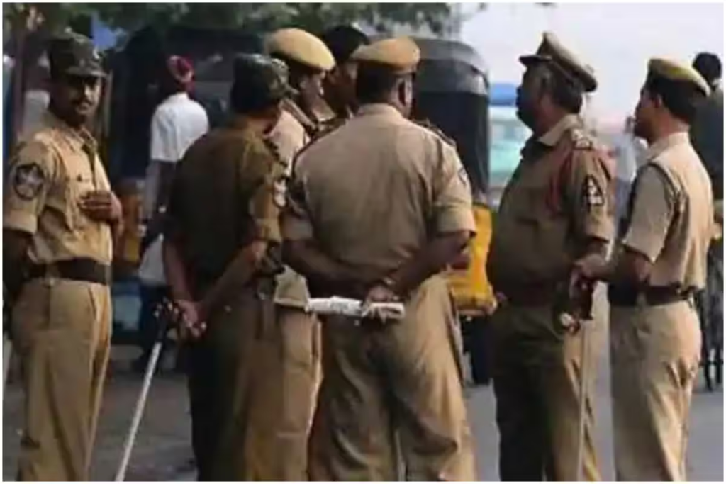 यूपी के देवरिया में युवक की हत्या, शव की दोनों आंखें निकालीं; चेहरा भी जलाने की कोशिश