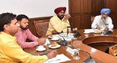 कृषि मंत्री कुलदीप सिंह धालीवाल ने फील्ड अधिकारियों को फसलों के हुए नुकसान के आंकड़े जल्द पेश करने के दिए आदेश