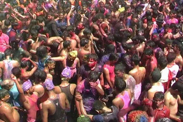 स्थानीय देवताओं के ‘कोप’को आमंत्रण देने से बचने के लिए , रंगों से दूर रहे कुमाऊं क्षेत्र के गांव, नहीं मनाई होली