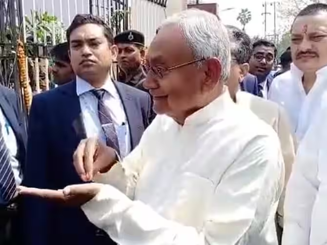“जब भी बिहार में महागठबंधन की सरकार बनती है, रेड शुरू हो जाती है” लालू परिवार पर रेड को लेकर मुख्यमंत्री नीतीश कुमार ने दी प्रतिक्रिया