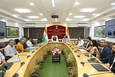 चार धाम यात्रा के लिए तीर्थयात्रियों के स्वास्थ्य और सुरक्षा हेतु तीन स्तरीय स्वास्थ्य सेवा बुनियादी ढांचा तैयार किया जाएगा: डॉ. मनसुख मांडविया