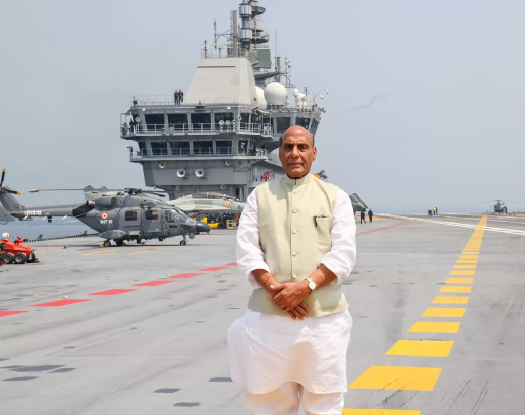 राष्ट्रीय हितों की रक्षा में दृढ़ भारतीय नौसेना ने हिंद महासागर क्षेत्र में ‘पसंदीदा सुरक्षा भागीदार’ के तौर पर भारत की स्थिति को मजबूत किया: राजनाथ सिंह