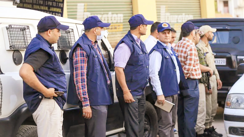 पुलिस चौकी पर हमला करने वाले आतंकी के खेत की कुर्की.