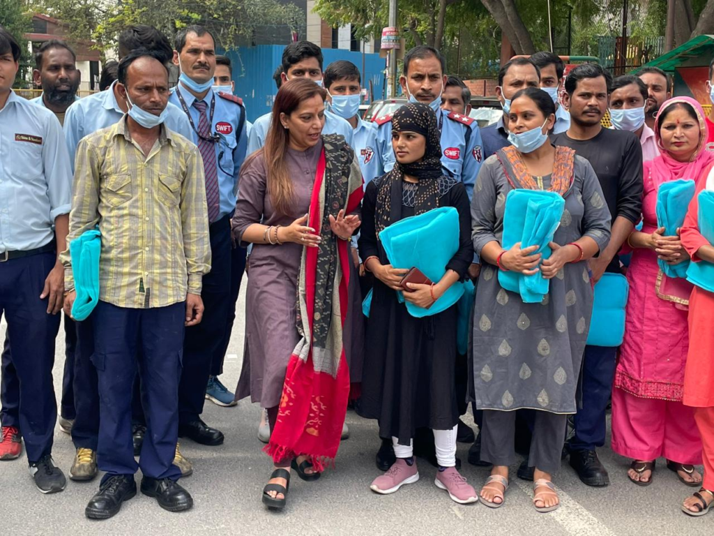 स्वास्थ्य क्षेत्र में पैथोलॉजी लैब में काम करने वाले कर्मचारियों को पूर्व महापौर प्रीति अग्रवाल ने किया सम्मानित