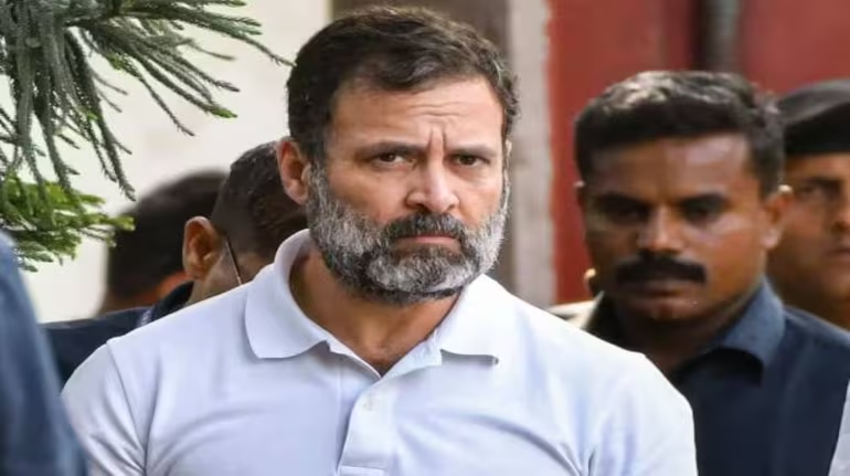 जमानत के बावजूद कम नहीं हुई कांग्रेस सांसद राहुल गांधी की मुश्किलें, चुनाव लड़ने पर लग सकती है रोक