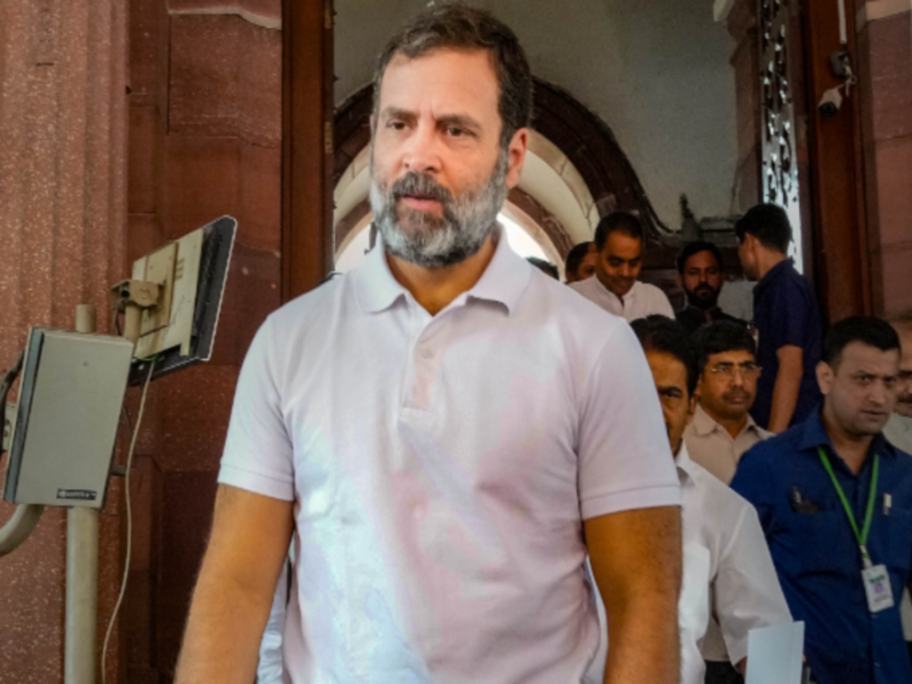 राहुल गांधी को अयोग्य ठहराने से बीजेपी पर भड़की कांग्रेस, कहा- ऐसा इसलिए हुआ ताकि संसद में सवाल न पूछ सकें