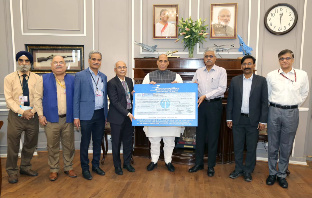 रक्षा मंत्री को भारत इलेक्ट्रॉनिक्स लिमिटेड से वित्त वर्ष 2022-23 के लिए दूसरे अंतरिम लाभांश के रूप में 224 करोड़ रुपये प्राप्त हुए