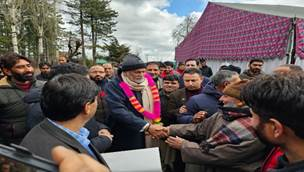 पुरुषोत्तम रूपाला ने पीएमएमएसवाई के अंतर्गत केंद्र शासित प्रदेश जम्मू और कश्मीर के तनमर्ग में मिनी एक्वेरियम सेंटर का दौरा किया