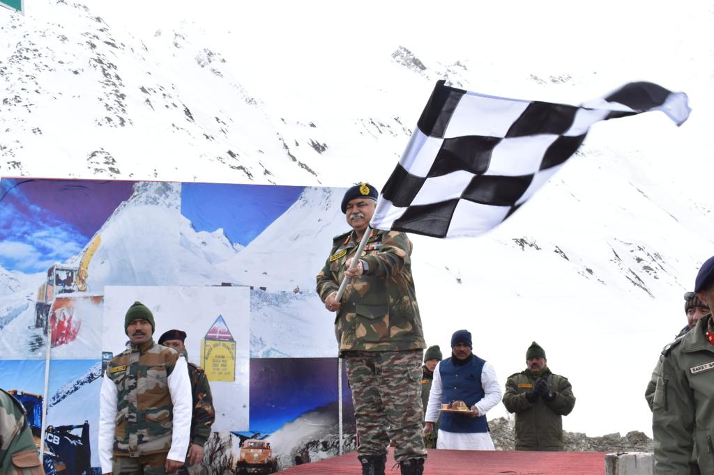 सीमा सड़क संगठन ने सामरिक महत्व के जोजिला दर्रे को मात्र 68 दिन बंद रहने के बाद फिर से खोल दिया है
