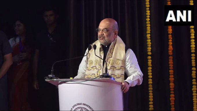 आज इस विश्वविद्यालय से दीक्षित हो रहे छात्र- छात्राओं को अब यहां से मिले शिक्षा, दीक्षा और संस्कारों के आधार पर समाज को संभालने, संवारने और आगे ले जाने का प्रयास करना है:केन्द्रीय मंत्री अमित शाह