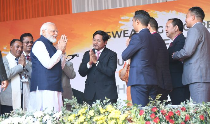 प्रधानमंत्री ने शिलांग में आयोजित शपथ ग्रहण समारोह में भाग लिया
