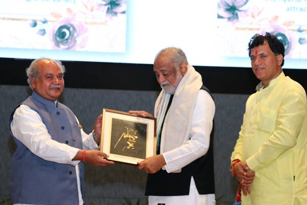 लक्ष्य प्राप्ति हेतु कर्म के साथ अध्यात्म का पथ महत्वपूर्ण- नरेंद्र सिंह तोमर