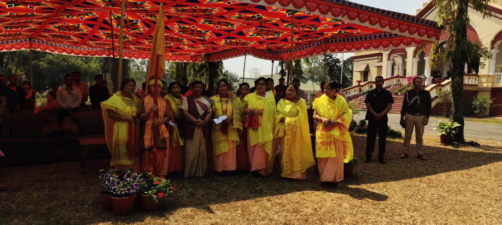 मणिपुर की राज्यपाल उइके ने राजभवन में स्थानीय परंपरा के अनुसार मनाया होली का उत्सव
