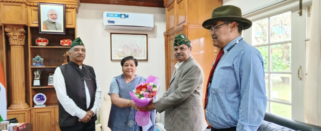 राज्यपाल मणिपुर अनुसुईया उइके से रिटायर्ड मेजर जनरल आर के गुप्ता एवं डा. जे पी शर्मा, ने राजभवन में की भेंट