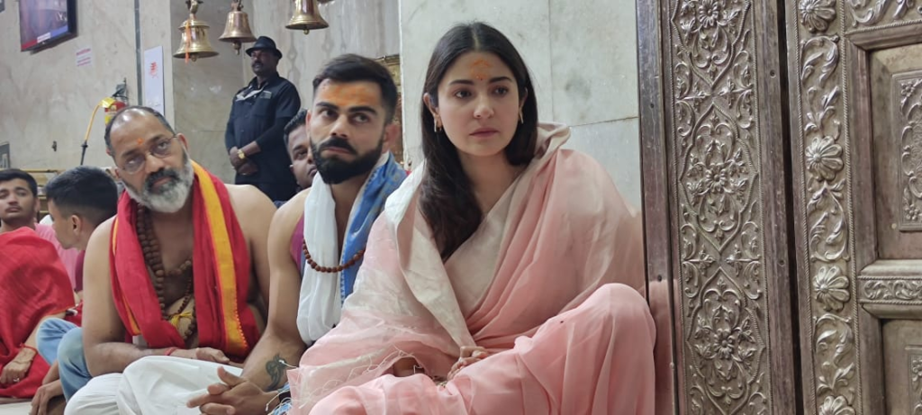 क्रिकेटर विराट कोहली ने पत्नी अनुष्का शर्मा के साथ किया महाकाल का पूजन अभिषेक