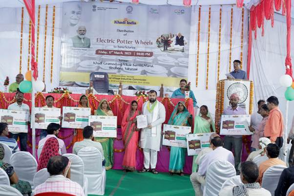 केवीआईसी ने वाराणसी में खादी प्रदर्शनी का आयोजन किया, 2215 इकाइयों को 77.45 करोड़ रुपये की मार्जिन मनी सब्सिडी जारी