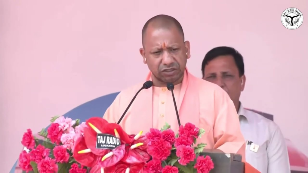 लगभग 06 करोड़ पशुधन के संरक्षण व संवर्धन की दृष्टि से भारत सरकार द्वारा उपलब्ध कराई गईं मोबाइल वेटरनरी यूनिट्स के लिए प्रधानमंत्री को धन्यवाद: योगी आदित्यनाथ