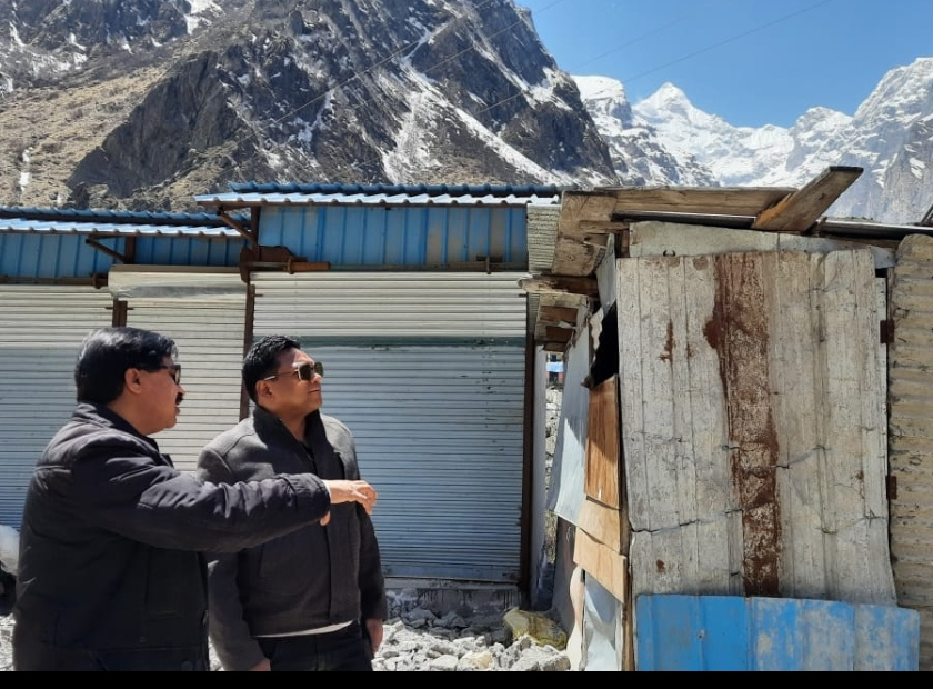 स्वास्थ्य सचिव ने बद्रीनाथ धाम में स्वास्थ्य सुविधाओं की समीक्षा की व स्थलीय निरीक्षण किया, सुविधाएँ चाक चौबंद करने के दिए निर्देश