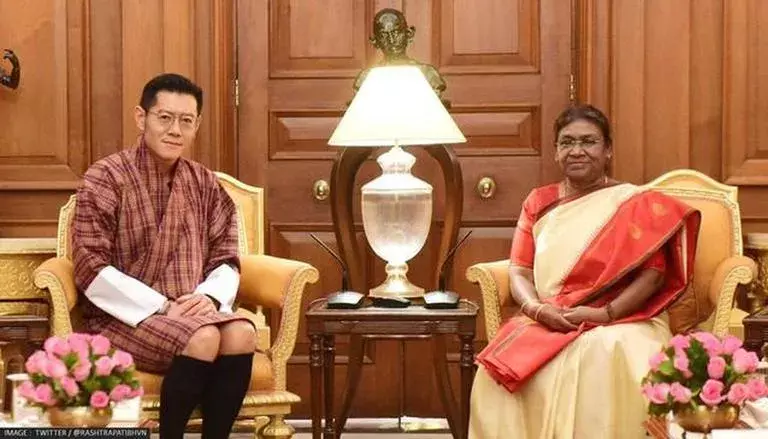 भूटान नरेश ने राष्ट्रपति द्रौपदी मुर्मु से की मुलाकात