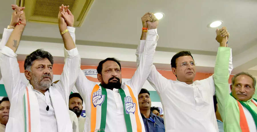 कर्नाटक कांग्रेस अध्यक्ष का आरोप- ‘कर्नाटक में कांग्रेस उम्मीदवारों का नामांकन रद्द करने का सीएम कार्यालय बना रहा अधिकारियों पर दबाव’