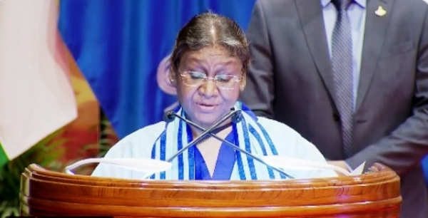 राष्ट्रपति श्रीमती द्रौपदी मुर्मु इंदिरा गांधी राष्ट्रीय मुक्त विश्वविद्यालय के 36वें दीक्षांत समारोह में शामिल हुईं