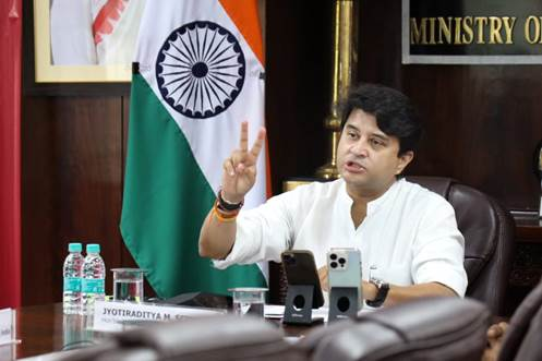 नागर विमानन मंत्री ज्योतिरादित्य एम. सिंधिया ने इंदौर और शारजाह के बीच सीधी विमान सेवा का किया शुभारंभ