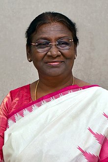 अधिकारी निर्णय लेते समय और नीतियों को लागू करते समय राष्ट्र और इसके नागरिकों से संबंधित विषयों के प्रति मानवीय स्पर्श और संवेदनशीलता के मूल्य को समझें: राष्ट्रपति द्रौपदी मुर्मु